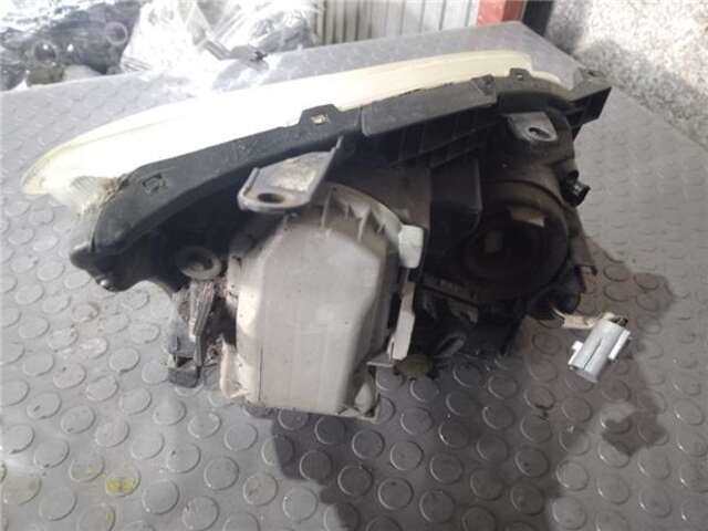Foto 3ª: Faro Derecho Toyota Avensis 2.0 D-4D [1CD-FTV]