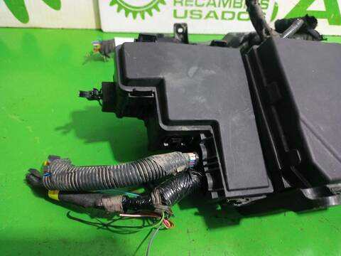 Foto 2ª: Caja Reles Fusibles Nissan Qashqai ACENTA 140CV [HR13DDT] (2013)