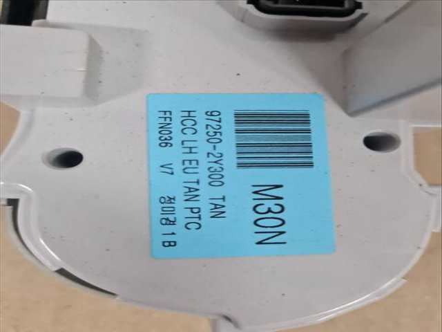 Foto 2ª: Mando Climatizador Hyundai ix35 CLASSIC 2WD 136CV 100KW [D4HA] (2010)