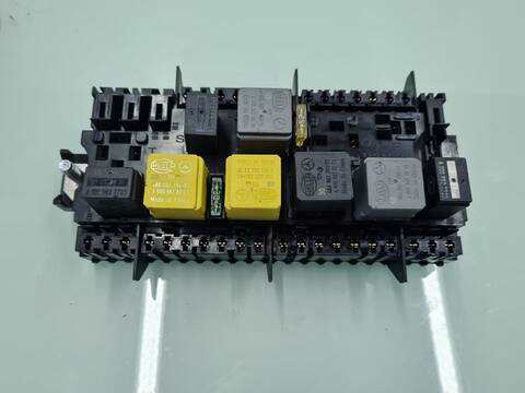 Caja Reles Fusibles Mercedes Clase A 140 A 45 AMG 4-MATIC 176.052) 381CV 280KW