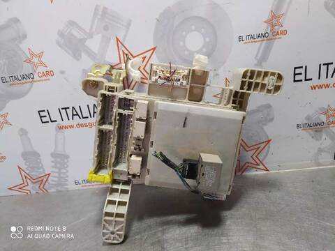 Foto 3ª: Caja Reles Fusibles Toyota Land Cruiser 3.0 D-4D GX 163CV 120KW [1KDFTV] (2004)