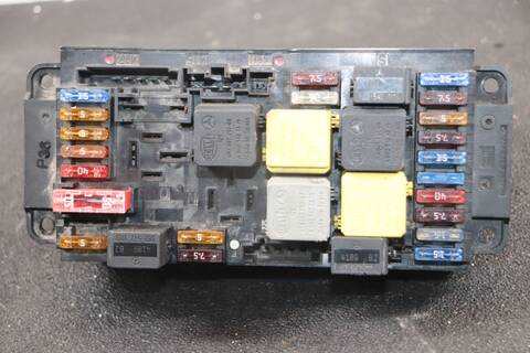 Foto 3ª: Caja Reles Fusibles Mercedes Clase C 160 OM612962 BERLINA AUT. (2001)