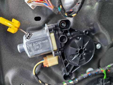 Elevalunas Manual Trasero Izquierdo Audi A4 30 TDI ADVANCED AVANT 136CV 100KW
