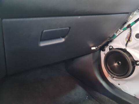 Guantera Toyota Corolla 2.0 HYBRID MZEH19) 196CV 144KW