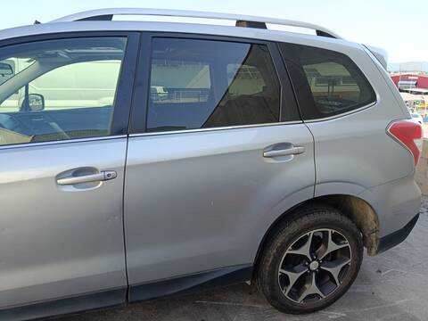 Puerta Trasera Izquierda Subaru Forester EE20