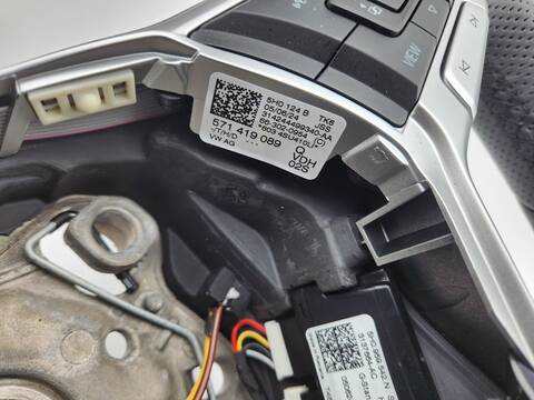 Foto 3ª: Volante Volkswagen Passat R-LINE 4 MOTION 193CV [DXNB] (2024)