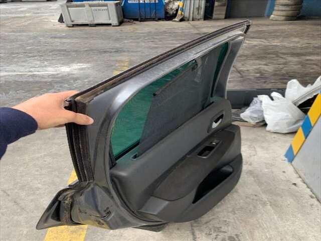 Foto 2ª: Puerta Trasera Izquierda Peugeot 3008 1.6 HDI 111-114CV 0CV [9HR] (2011)