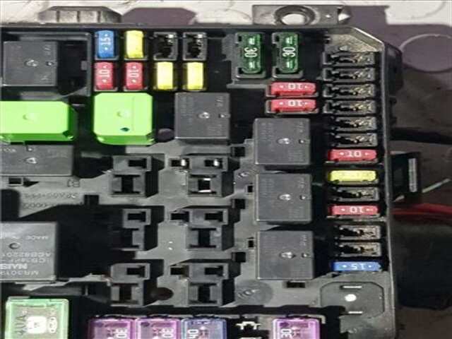 Foto 2ª: Caja Reles Fusibles Mitsubishi Lancer 2.0 INSTYLE [2.0 LTR. - 103 KW DI-D CAT] [BWC]