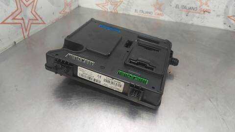 Foto 2ª: Caja Reles Fusibles Renault Megane EMOTION BERLINA 110CV 81KW III BERLINA 5 P [K4M R8] (2011)