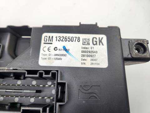 Foto 2ª: Caja Reles Fusibles Opel Corsa CATCH ME NOW 90CV 66KW [Z13DTH] (2008)