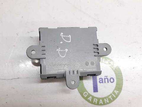 Foto 2ª: Centralita Puerta Delantera Izquierda Land Rover Discovery 2.0 TD4 150CV [204DTD] (2014)