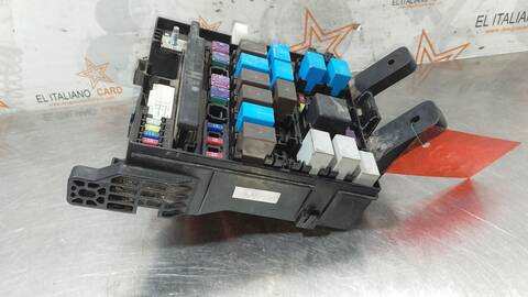 Foto 2ª: Caja Reles Fusibles Kia Sportage CONCEPT 4X2 116CV 85KW [D4FD] (2011)