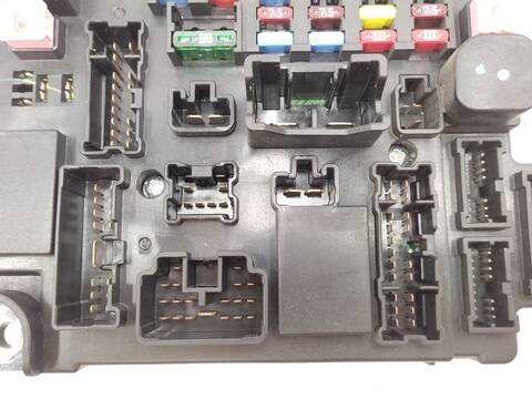 Foto 3ª: Caja Reles Fusibles Peugeot 4007 2.2 HDI 156CV 115KW [4HK] (2011)