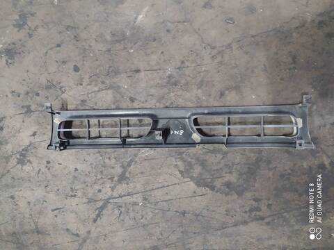 Foto 2ª: Rejilla Delantera Nissan Terrano SPORT 101CV 74KW [TD27T] (1995)