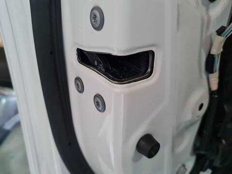 Foto 3ª: Cerradura Puerta Delantera Izquierda Toyota CHR HYBRID DYNAMIC PLUS 122CV [2ZR] (2019)