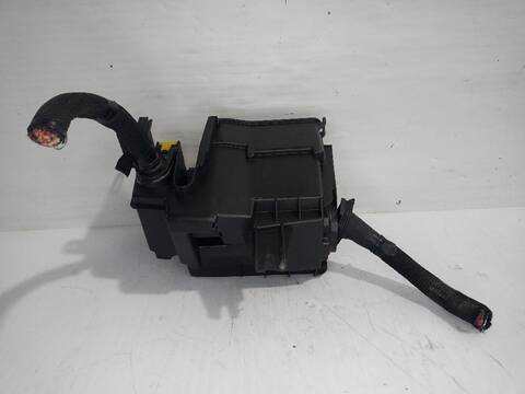 Foto 2ª: Caja Reles Fusibles Renault Trafic L1H1 2 7T 95CV [R9M413] (2014)