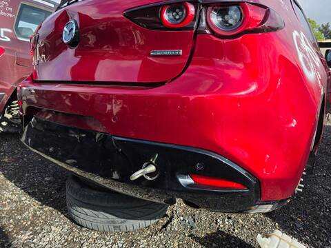 Foto 2ª: Paragolpes Trasero Mazda 3 EXCLUSIVE-LINE 122CV 90KW (2020)