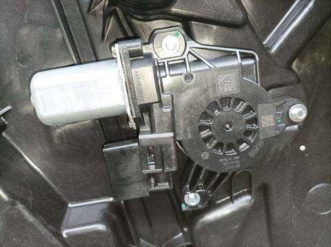 Foto 2ª: Elevalunas Manual Trasero Izquierdo Bmw X1 1.8 GI SDRIVE 18I AUT. 136CV 100KW B38 U11 [B38A15P] (2022)