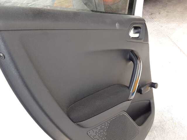 Foto 3ª: Puerta Trasera Izquierda Peugeot 208 1.2 12V82CV 0CV [HMZ] (2015)