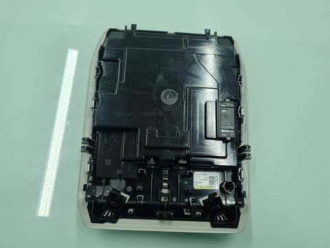 Foto 2ª: Luz Interior Volkswagen Golf LIFE 115CV 85KW [DTR] (2022)