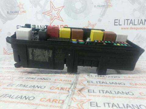 Foto 3ª: Caja Reles Fusibles Opel Vectra COSMO BERLINA 120CV 88KW [Z19DT] (2008)