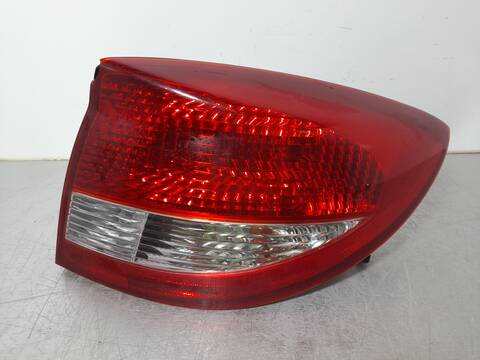 Foto 4ª: Piloto Trasero Derecho Kia Rio 1.3 CAT 82CV 60KW [A3D] (2004)