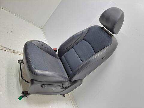 Foto 2ª: Asiento Delantero Izquierdo Ssangyong Tivoli CRYSTAL 4X2 116CV 85KW [673910] (2017)