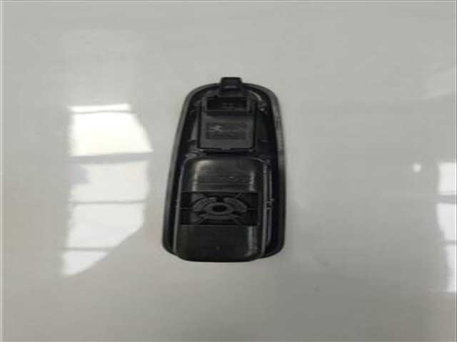 Foto 3ª: Botonera Elevalunas Peugeot 3008 1.6 BLUEHDI 115 MCBHXW MCBHYB) 116CV 85KW [BHX (DV6FC)] (2014)