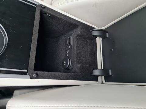 Foto 2ª: Consola Central Jaguar XE PORTFOLIO 180CV 132KW (2016)
