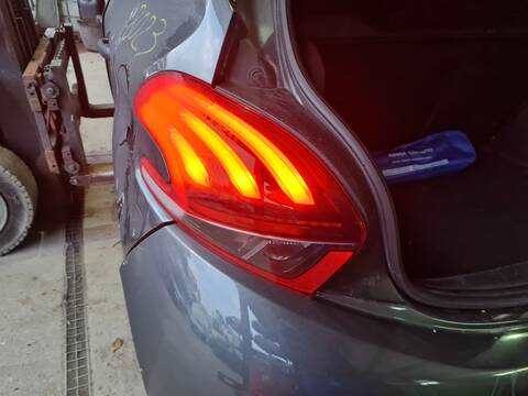 Foto 4ª: Piloto Trasero Izquierdo Peugeot 208 ALLURE 99CV 73KW [BH02] (2015)