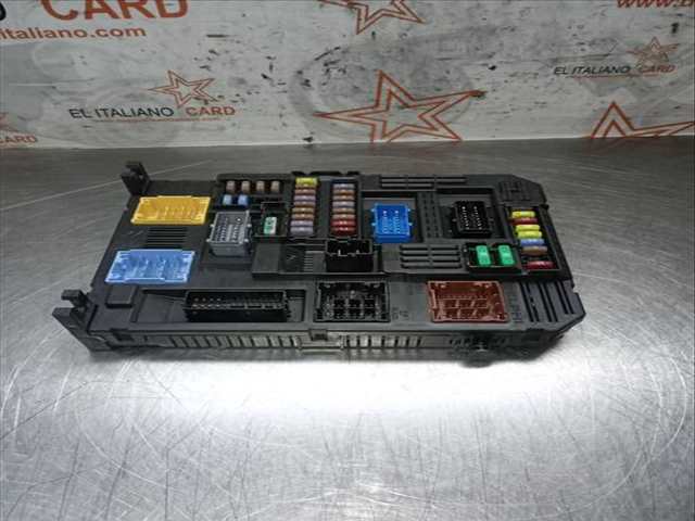 Foto 3ª: Caja Reles Fusibles Toyota Proace COMBI L1 VX 102CV 75KW [YHR] (2022)