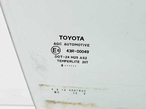 Foto 2ª: Luna Delantera Derecha Toyota Auris 1.8 16V HIBRIDO) 99CV 73KW [2ZR] (2016)