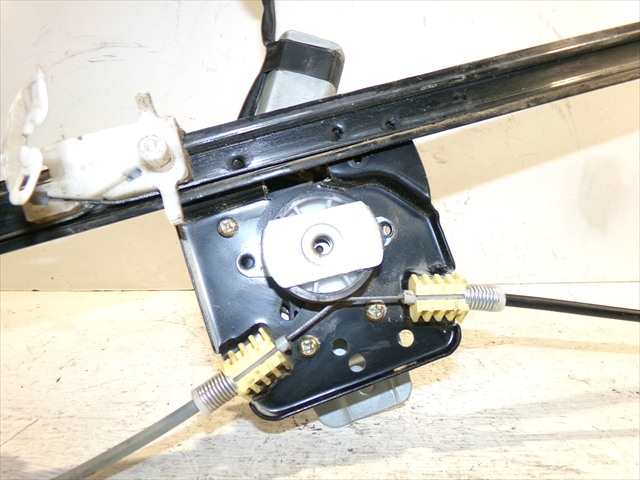 Foto 3ª: Elevalunas Eléctrico Delantero Derecho Opel Vivaro 1.9 DCI 2002-2006 [F9QU7] (2004)