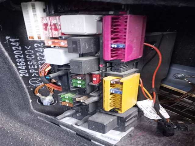 Foto 2ª: Caja Reles Fusibles Mercedes Clase C 160 C 200 CDI 204.007) BERLINA 136CV 100KW [651913] (2010)