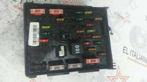 Foto 4ª: Caja Reles Fusibles Volkswagen Passat EDITION BLUEMOTION 105CV 77KW [CAYC] (2013)