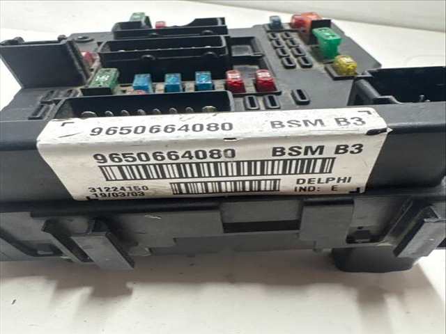 Foto 2ª: Caja Reles Fusibles Citroen C3 VERSION INDEFINIDA