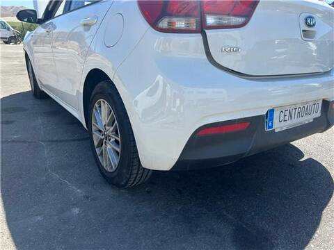 Foto 3ª: Paragolpes Trasero Kia Rio 1.25 84CV 62KW [G4LA] (2020)