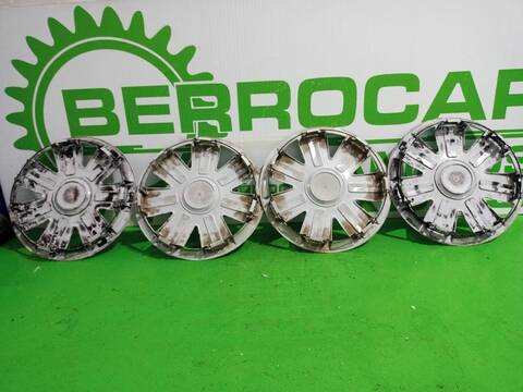 Foto 2ª: Tapacubos Ford Fiesta FUN 68CV (2001)