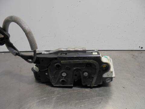Foto 3ª: Cerradura Puerta Trasera Izquierda Skoda Fabia AMBITION 75CV 55KW [CAY] (2013)