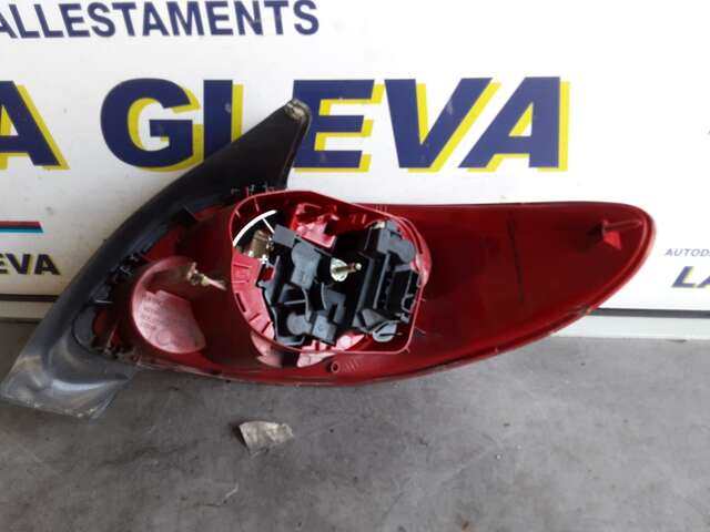 Foto 2ª: Piloto Trasero Izquierdo Peugeot 206 1.6 HDI (2003)