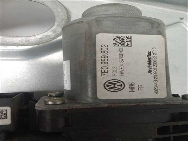 Foto 4ª: Elevalunas Eléctrico Delantero Derecho Volkswagen Multivan 2.0 TDI 140CV 103KW [CAAC,CCHA]