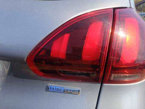 Foto 2ª: Piloto Portón Derecho Peugeot 2008 HMZ (2017)