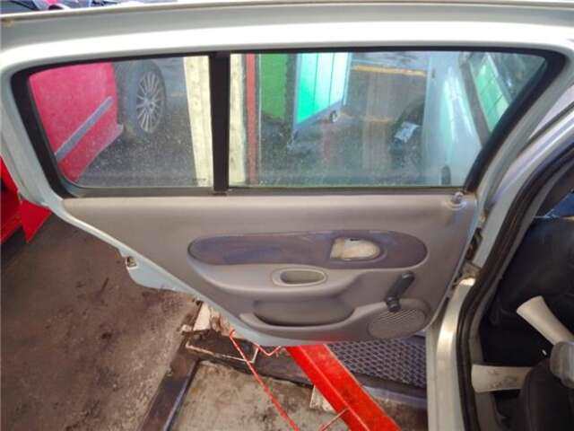 Foto 2ª: Puerta Trasera Izquierda Renault Clio 1.9 DTI ALIZE [1.9 LTR. - 59 KW DTI DIESEL] [f9q782]