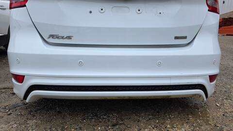 Paragolpes Trasero Ford Focus M11D BERLINA
