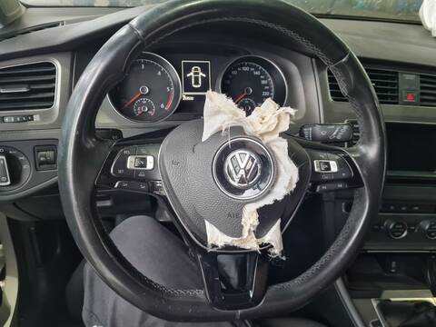 Foto 2ª: Volante Volkswagen Golf ADVANCE BLUEMOTION 105CV 77KW [CLH] (2013)