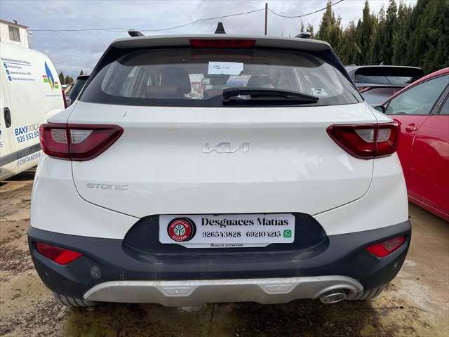 Foto 3ª: Paragolpes Trasero Kia Stonic 1.2 G 80cv [G4LF] (2024)