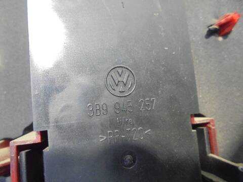 Foto 3ª: Piloto Trasero Izquierdo Volkswagen Passat COMFORTLINE BERLINA 110CV 81KW [AHF] (1999)