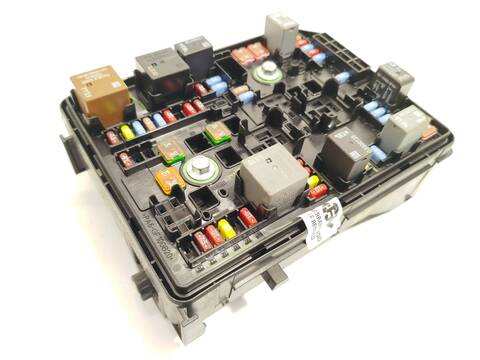 Caja Reles Fusibles Opel Astra 1.2 TURBO 68) 131CV 96KW