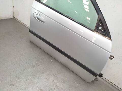 Foto 2ª: Puerta Delantera Derecha Toyota Avensis 1.6 AT220_) 110CV 81KW [4AFE] (1999)