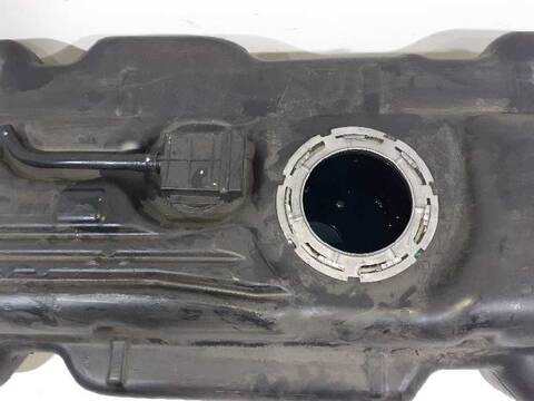 Foto 3ª: Deposito de Combustible Mercedes Vito 88CV 65KW